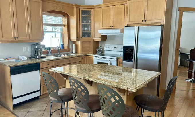 Cedarville Apartment | Appartement 3 1/2 au Bord du Lac Memphrémagog - Ogden Descente à Bateau