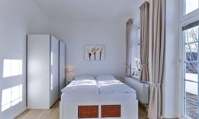 Wenningstedt-Braderup Apartment | Appartement 5 mit Südbalkon in strandnaher Lage - Bäderstil-Villa in Wenningstedt/Sylt