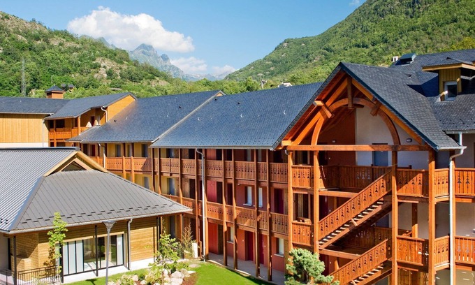 Ax-les-Thermes Condo | Appartement Abordable 800m des Pistes | Parking !