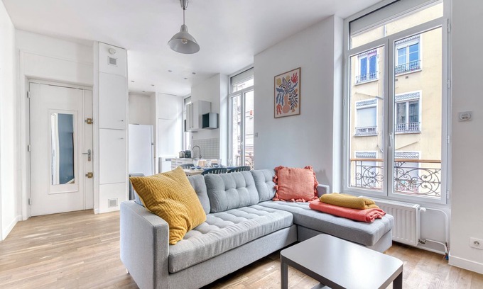 Republique - Tolstoi Apartment | Appartement Antonin - Welkeys