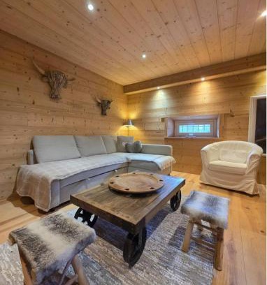 Barcelonnette Apartment | Appartement au rez de jardin d'une villa Mexicaine