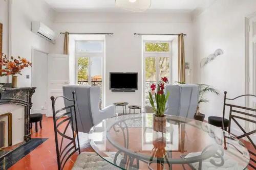 Anatole France Apartment | Appartement avec balcon, bord du canal, Wifi.