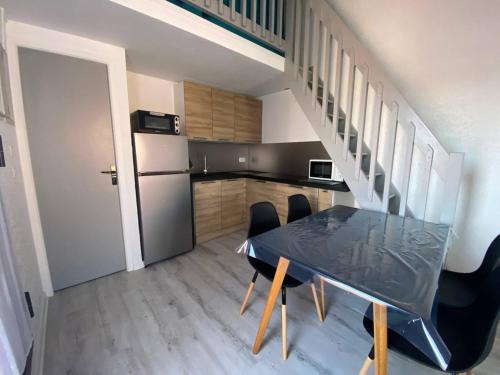 Port Leucate Apartment | Appartement avec mezzanine, 4 pers, plage à 250m, parking privé, commerces à proximité - FR-1-81-43