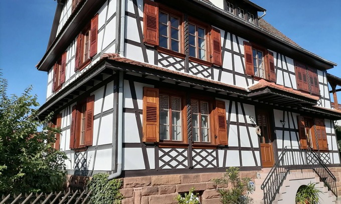 Ingolsheim Apartment | Appartement Avec Terrasse Privée Dans une Maison Alsacienne