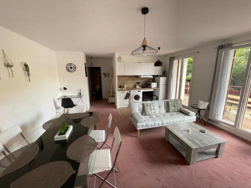 Saint-Genis-Pouilly Apartment | Appartement Cern Geneve Terrasse Station de ski