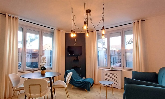 Calais Frethun Apartment | Appartement Calais Black 2/4 personnes - Centre Ville - Proche A16 - Plage -