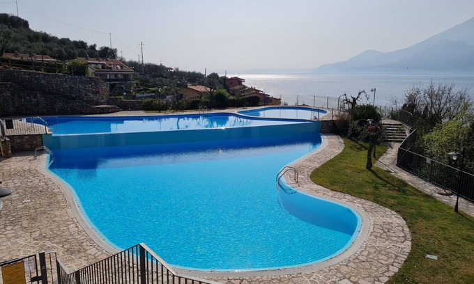 Brenzone sul Garda Apartment | Appartement Casalina mit Einzigartiger Poollandschaft Wenige Meter zum Gardasee