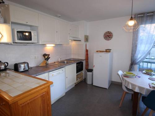 Bagneres-de-Luchon Apartment | Appartement Centre Luchon, 6 pers, Proche Thermes, Balcon, Parking - FR-1-313-150