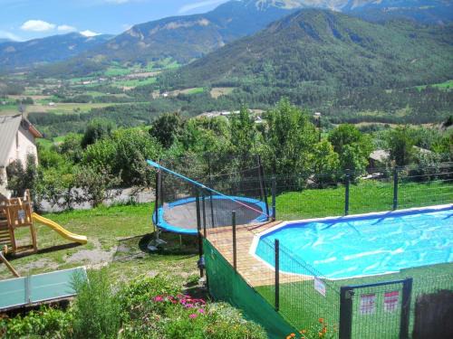 Selonnet Apartment | Appartement charmant à Selonnet avec piscine partagée et vue