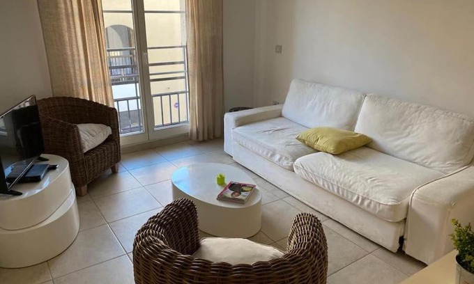 Porquerolles Apartment | Appartement climatisé 50m2 centre du village