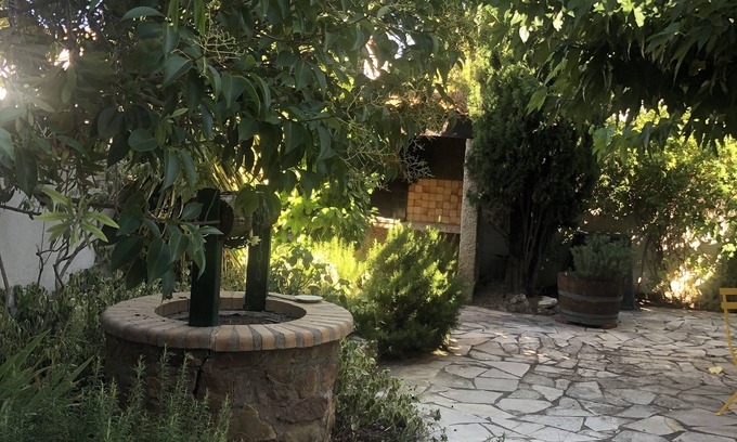 Le Bourg Apartment | APPARTEMENT COLORS by REINE DU SUD, HAVEN OF PEACE IN THE HEART OF NARBONNE