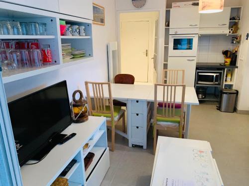Fort-Mahon-Plage Apartment | Appartement cosy proche plage avec balcon et parking - FR-1-482-75