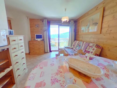 Bisanne 1500 Apartment | Appartement cosy avec piscine - 4 pers, balcon, parking - près des Saisies - FR-1-594-156