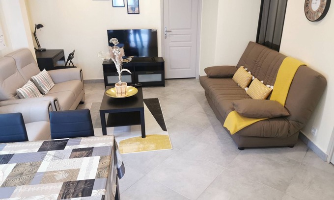 Varennes-sur-Seine Apartment | Appartement de Plein Pied Avec Terrasse à 20mn du Château de Fontainebleau