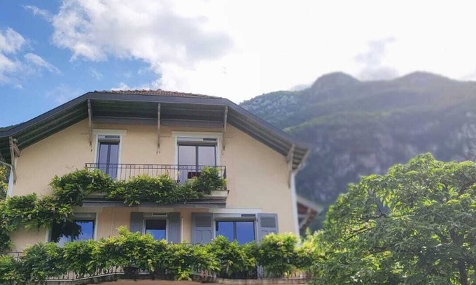 Veyrier-du-Lac Apartment | Appartement Dans Maison à 5 min du lac à Pied