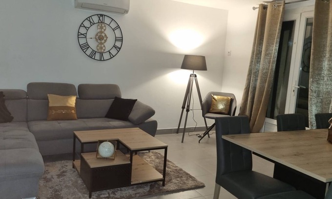 Orange Apartment | Appartement Dans un Pavillon