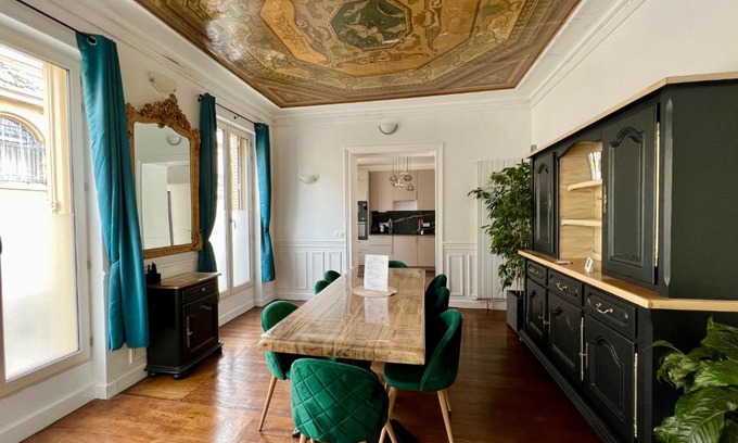 Fontainebleau Apartment | Appartement de luxe avec fresque, hyper centre et parking sûre