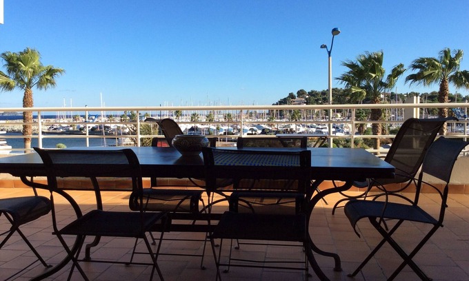 Cavaliere Apartment | Appartement Face Au Port Et Plage, Plein Centre Ville, Grande Terrasse, Piscine