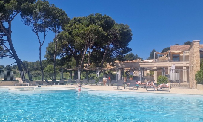 Saumane-de-Vaucluse Apartment | Appartement AU Domaine DU Golf DE L'isle SUR LA Sorgue