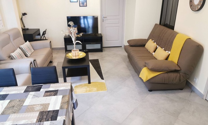 Varennes-sur-Seine Apartment | Appartement de Plein Pied Avec Terrasse à 20mn du Château de Fontainebleau