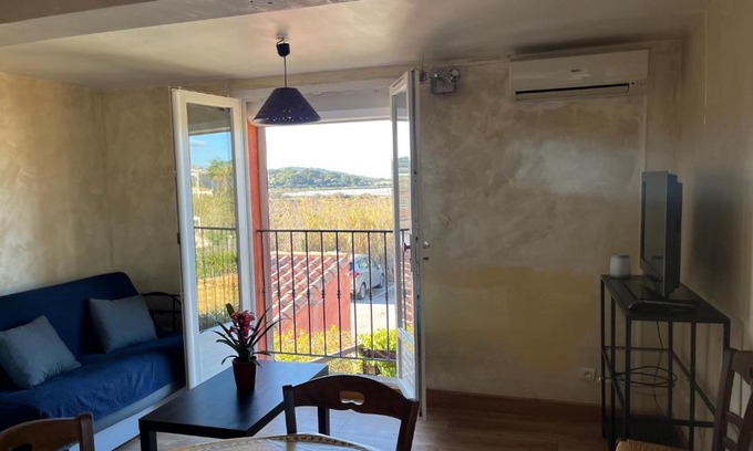 Giens Apartment | Appartement Hyères - La Bergerie 200m plage Calme Vue nature 1 chambre 4 personnes Parking - Erica