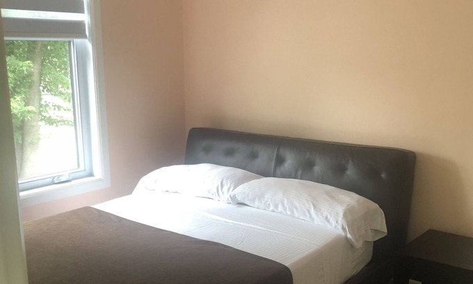 Pointe Claire Apartment | Appartement intergénérationnel à louer dans maison unifamiliale. Entrée privée.