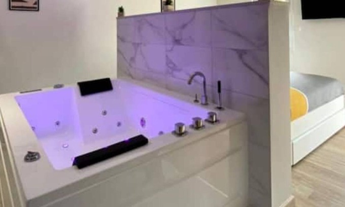 Bressuire Apartment | Appartement Jardin et Spa