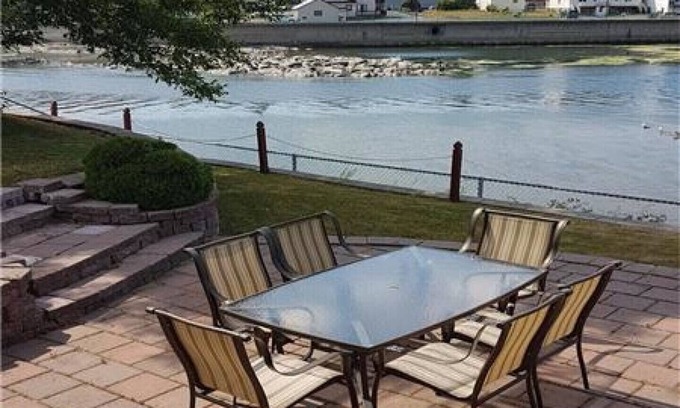 Matane House | Appartement matane, vue sur la rivière, en plein coeur du centre ville (296640)