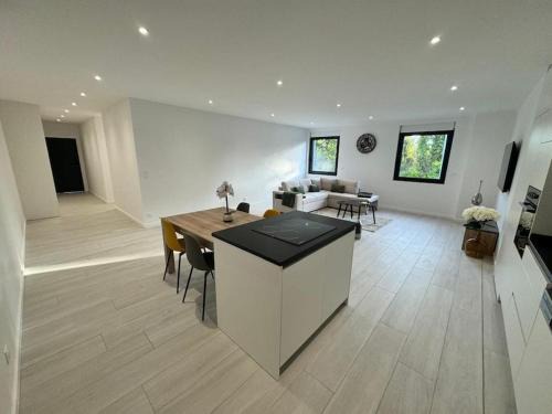 Coudun Apartment | Appartement meublé de 120 m2