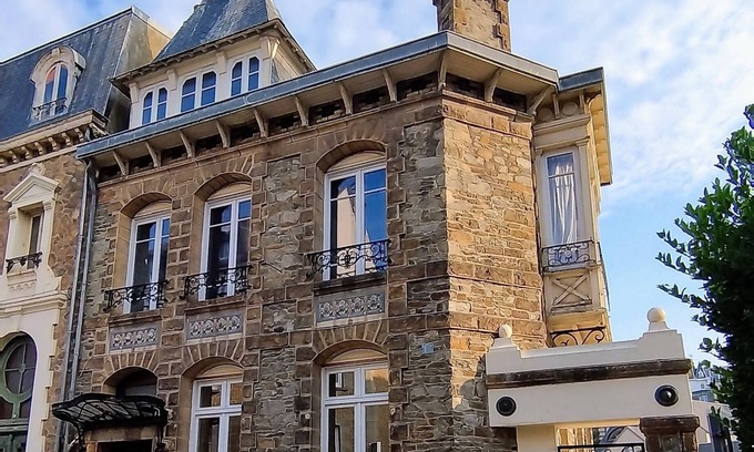 Granville Apartment | Appartement N°1 Maison Dior, Centre-ville, Plage à 500 m, Proche de la Gare