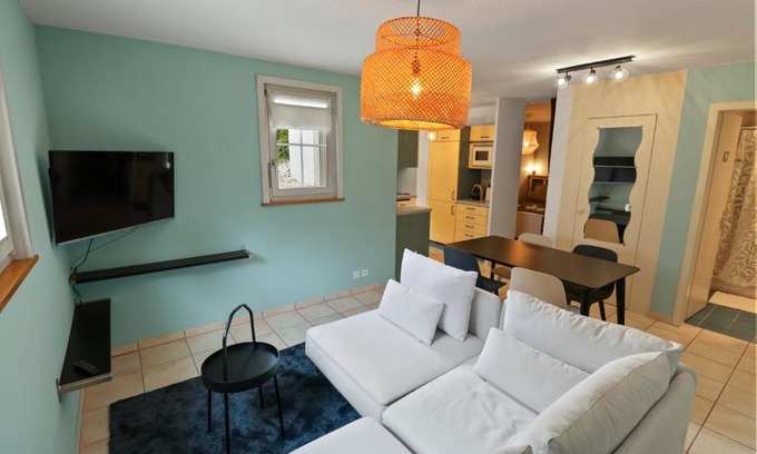Domdidier Apartment | Appartement paisible avec terrasse