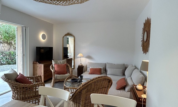 Cavaliere Apartment | Appartement Rénové Avec Jardin et Parking à 5 mn à Pied de la Plage et du Centre