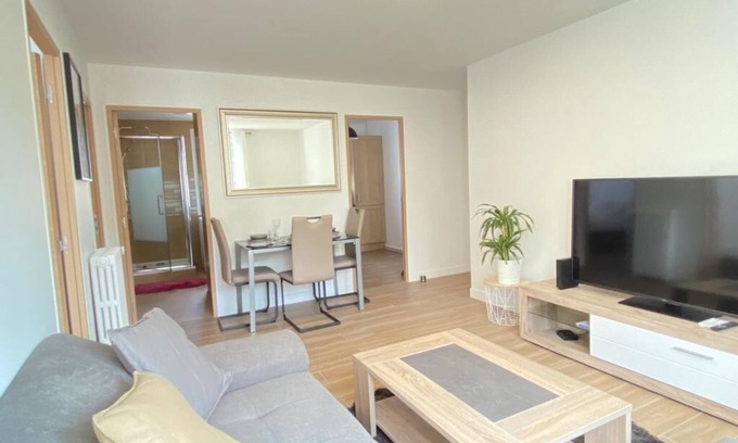 Clichy-Sous-Bois Apartment | Appartement Spacieux