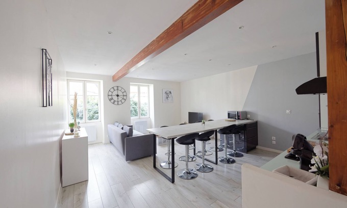 Lons-le-Saunier Apartment | Appartement Spacieux et Convivial Pour un Magnifique Séjour Entre Amis/familles