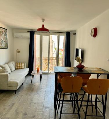 La Villette Apartment | Appartement T3 Traversant 53m2 Marseille vue mer