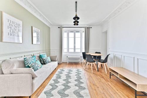 Puteaux Apartment | Appartement Vue sur Tour effeil Defense