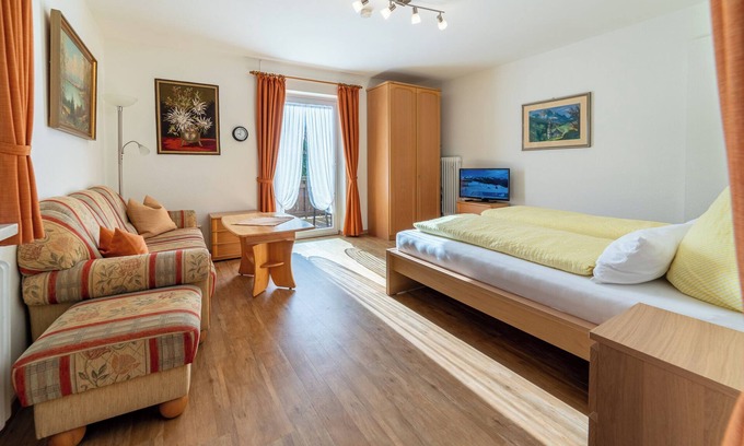 Sankt Valentin Apartment | Appartement Zellerberg Balk., Küche, 1 Wohn-/schlafz., max 2 P
