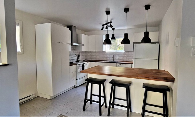 Saint Donat Apartment | Appartment in the wood, 5 minutes away from the village and ski hill!