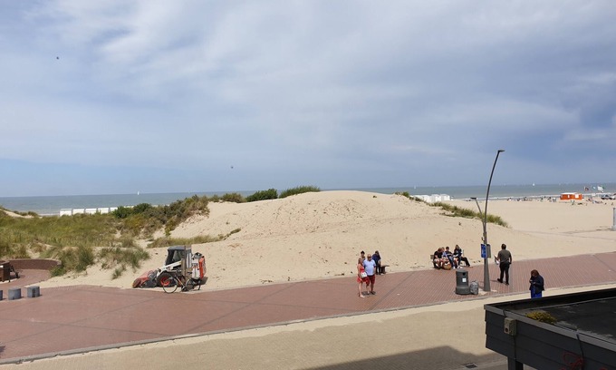 Oostduinkerke-Bad Apartment | Appartment with seaside view and 2 parking spaces