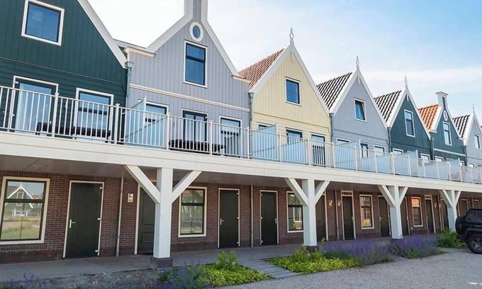 Uitdam House | Appartment with 5 bedrooms, 2 bathrooms and a terrace
