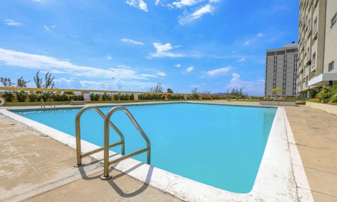 Kingston Condo | Appealing 3 bedroom with Pool, Balcony and Scenic View, Kingston Waterfront.