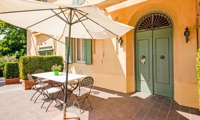 Cantagrillo House | Appealing apartments in Cantagrillo with shared pool