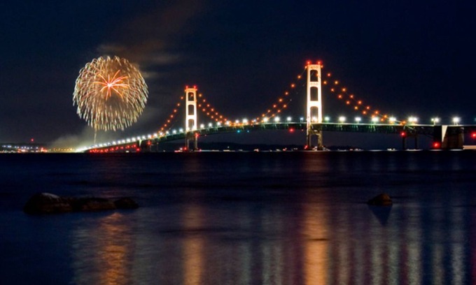 Mackinaw City Hotel | Apple Blossom Boutique 1