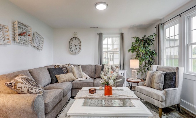 Kinzers Apartment | Apple Blossom Suite/Cozy Family Friendly Farm Stay/4 bedrooms