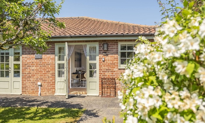 Little Walsingham Cottage | Apple Tree Cottage is in the grounds of The Old Vicarage near Little Walsingham.
