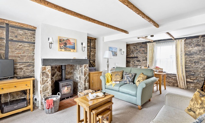 Appledore House | Appledore cottage with parking near waterfront