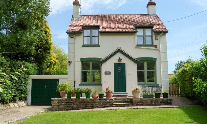 Cloughton House | APPLEGARTH, pet friendly, character holiday cottage in Cloughton