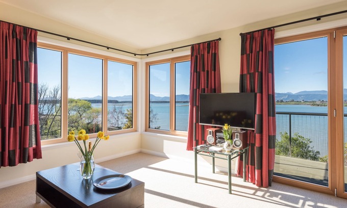 Bronte Apartment | Applewood - The Waimea Suite - luxury accommodation with amazing estuary views