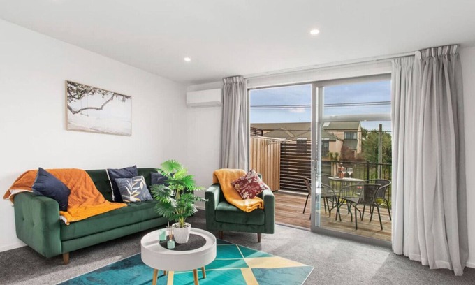 Linwood Apartment | Appt 2 on Armagh 2Bdrm 2 Bthrm Free Park