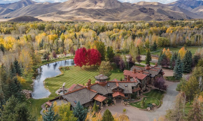 Hailey House | Après Lodge - The Ultimate Gathering Place for Family & Friends